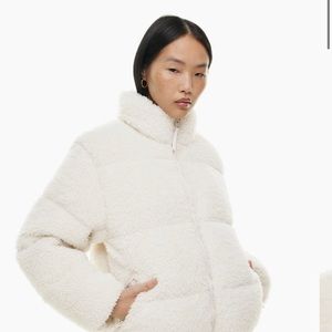 New Aritzia teddy super puffer Pearl matte size M fits S-M